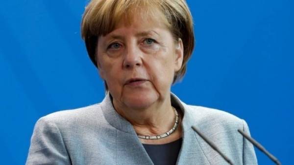 Μέρκελ: Η Γερμανία πρέπει να καταστείλει τα εγκλήματα μίσους