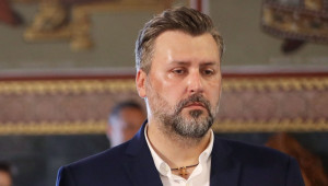Διαψεύδει ότι πήρε «φακελάκι» ο γιατρός του πατέρα του Καλλιάνου