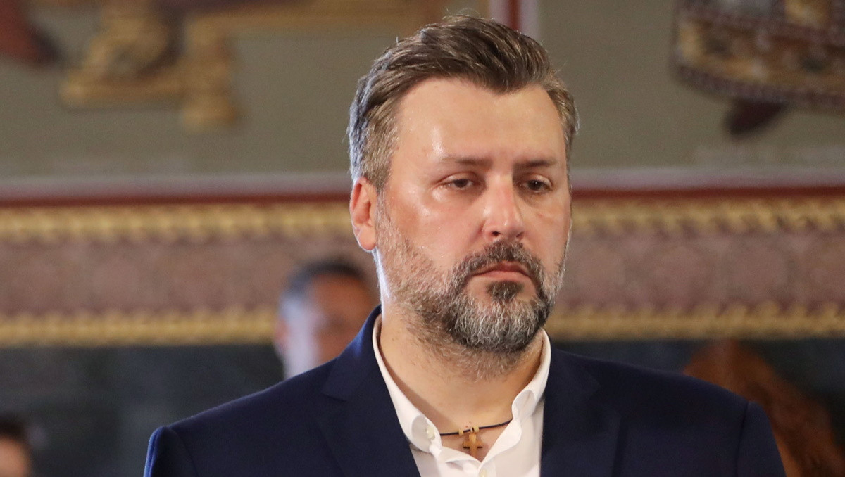 Διαψεύδει ότι πήρε «φακελάκι» ο γιατρός του πατέρα του Καλλιάνου