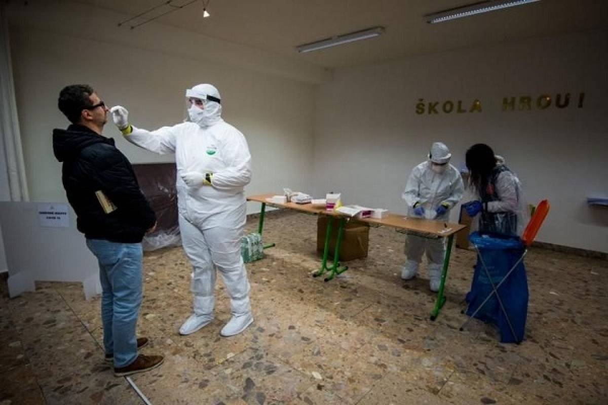 Σλοβακία: Έλεγξε το μισό πληθυσμό για κορονοϊό σε 24 ώρες