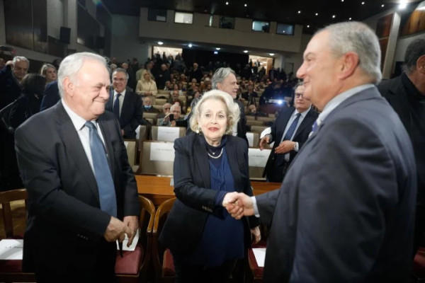 Η δεύτερη ομιλία Καραμανλή σε μία ημέρα και οι παρουσίες με νόημα