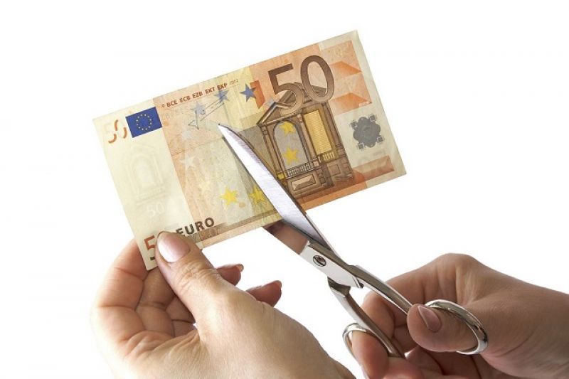 Handelsblatt: Επιμένει για ελάφρυνση του χρέους η Αθήνα