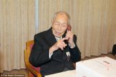 "Έφυγε" στα 112 ο γηραιότερος άνδρας στον κόσμο