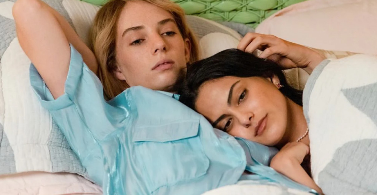 Do Revenge: Μάγια Χωκ και Καμίλα Μέντες ετοιμάζουν την εκδίκηση τους στο τρέιλερ της νέας ταινίας του Netflix