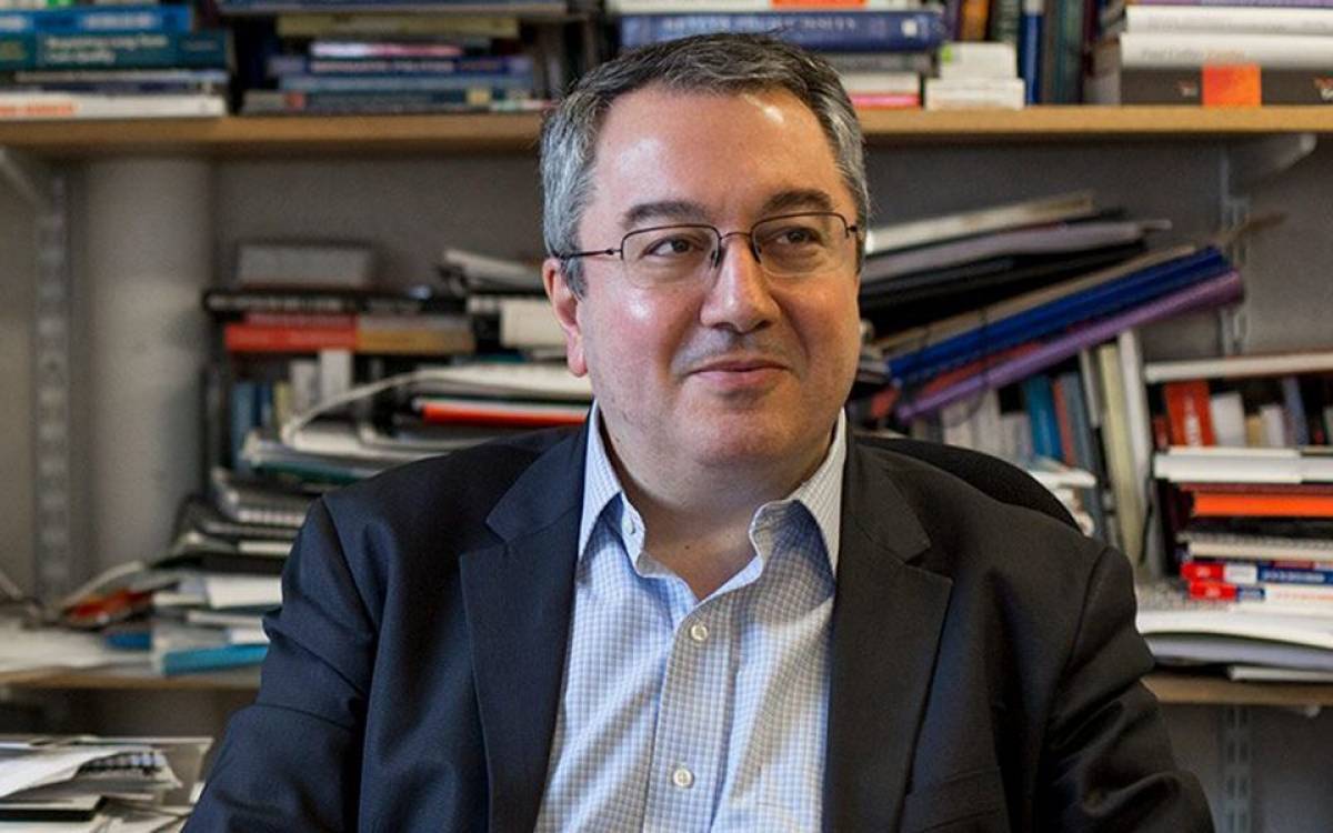 Μόσιαλος: Θα εμβολιαζόμαστε κάθε 1-2 χρόνια για τον κορονοϊό