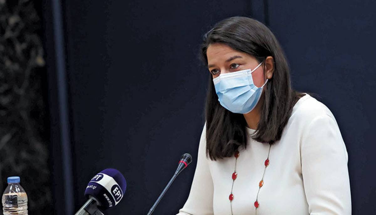 Κεραμέως: Κλείσιμο τμημάτων μόνο αν υπάρχουν κρούσματα στο 50%+1
