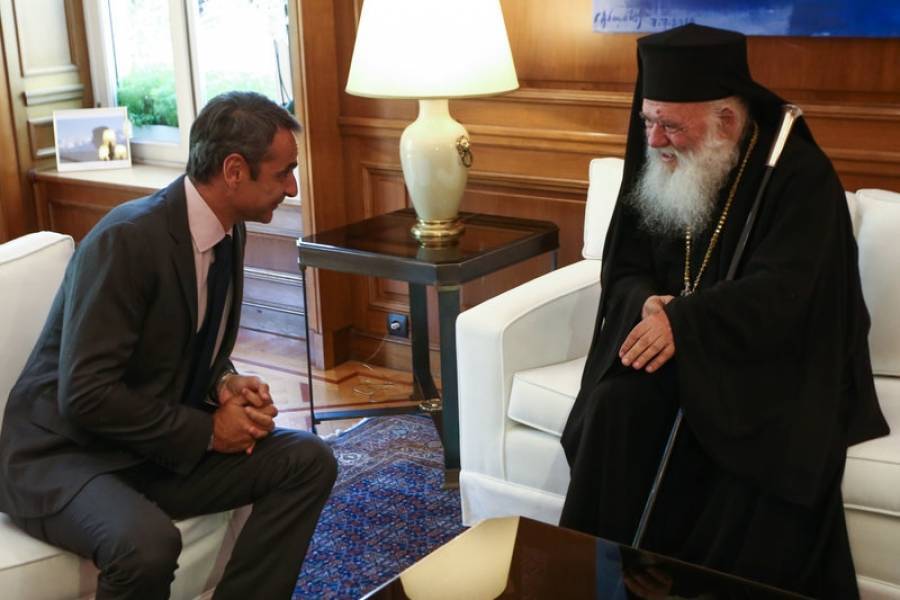 Ευρύτερη συνεννόηση με την Εκκλησία για τον κορωνοϊό επιδιώκει η κυβέρνηση
