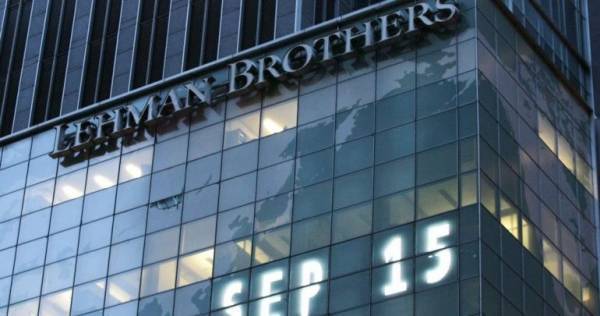 DW: Τι θα γινόταν αν κατέρρεε σήμερα η Lehman;