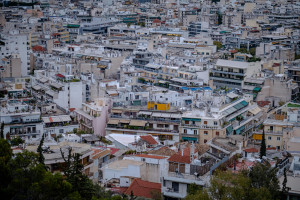 Airbnb ή κάτι βαθύτερο; Η έρευνα που αλλάζει τη συζήτηση για τη στέγη στην Ελλάδα