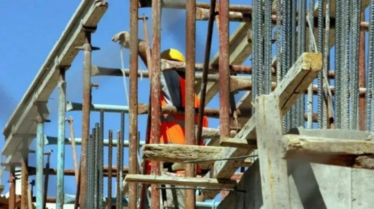 Πότε καταβάλλεται το αδειοδωρόσημο Αυγούστου σε εργατοτεχνίτες οικοδόμους