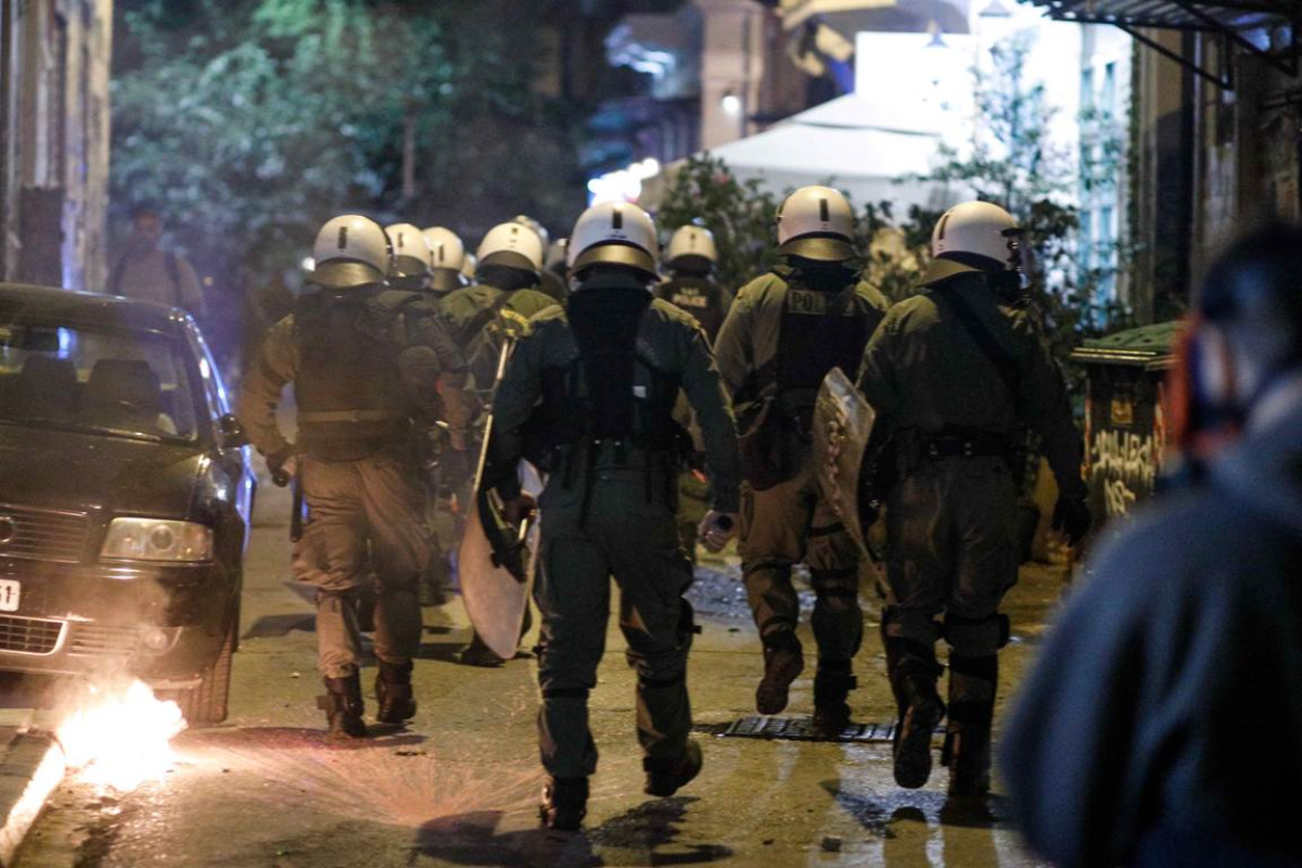 Εξάρχεια: Επεισόδια και 14 προσαγωγές μετά την πορεία αντιεξουσιαστών στο κέντρο της Αθήνας