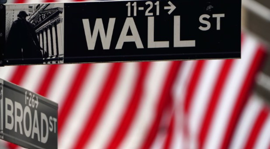 Ισχυρό κλείσιμο για Wall: Νέο ρεκόρ για τον Nasdaq - Ενισχυμένος ο S&amp;P 500 με ώθηση από την Apple