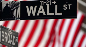 Ισχυρό κλείσιμο για Wall: Νέο ρεκόρ για τον Nasdaq - Ενισχυμένος ο S&amp;P 500 με ώθηση από την Apple