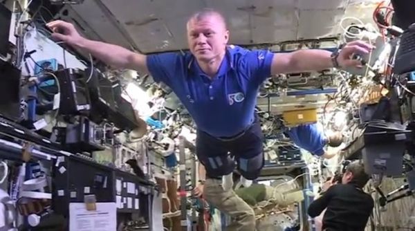 Διαστημικό... Mannequin Challenge! (video)