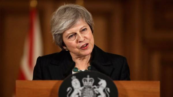 Μέι: Το Brexit δεν θα είναι ευκολότερο αν με «ρίξουν»