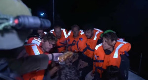 Υπό κράτηση οι ακτιβιστές του Madleen - Ο Μακρόν ζητά την επιστροφή των Γάλλων επιβατών του σκάφους