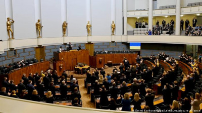 Φινλανδία: Το Κοινοβούλιο ενέκρινε... πανηγυρικά το αίτημα ένταξης στο ΝΑΤΟ