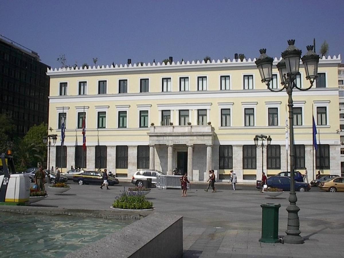 Καταγγελία δήμου Αθηναίων για τα εκλογικά περίπτερα της Χ.Α.