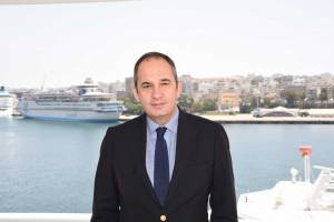 Πλακιωτάκης σε ναυτικούς: Είμαστε και θα είμαστε πάντα δίπλα σας