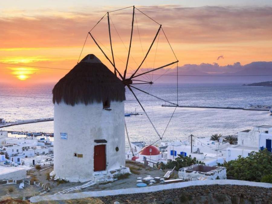 Μήνας εκτόξευσης ο Ιούλιος για εστίαση, καταλύματα-Άνοδος 622,5% στη Μύκονο!