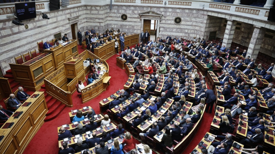 Τέμπη: Σε υψηλούς τόνους η συζήτηση στη Βουλή- Δείτε live