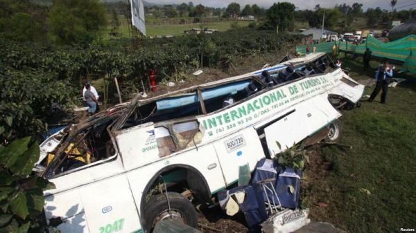 Κολομβία: 13 νεκροί από παράσυρση λεωφορείου σε κατολίσθηση