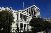 Υπ. Εξωτερικών: Είμαστε στο πλευρό του φίλου γαλλικού λαού