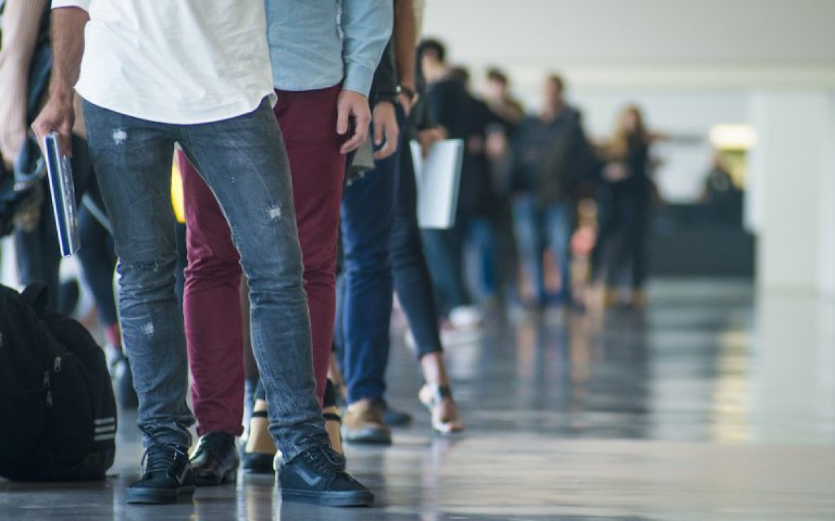 Ανεργία: Μείωση 17,5% στους νέους και 29,8% στις γυναίκες (2019-22)
