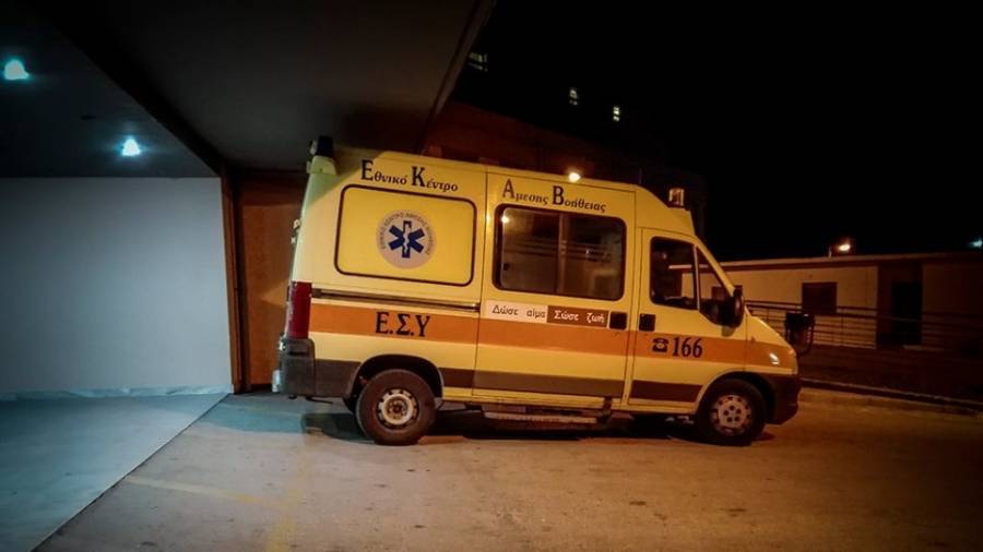 Ένας νεκρός σε σύγκρουση φορτηγού με λεωφορείο στην Αθηνών-Λαμίας