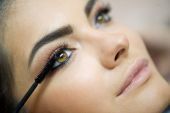 Mascara tricks - 4 τρόποι για βαθύ & έντονο βλέμμα