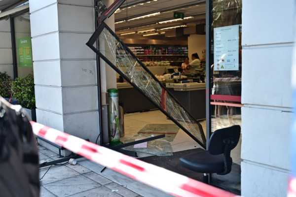 Νίκαια: Οι πρώτες μαρτυρίες – Πώς «μπούκαρε» το όχημα στο σούπερ μάρκετ