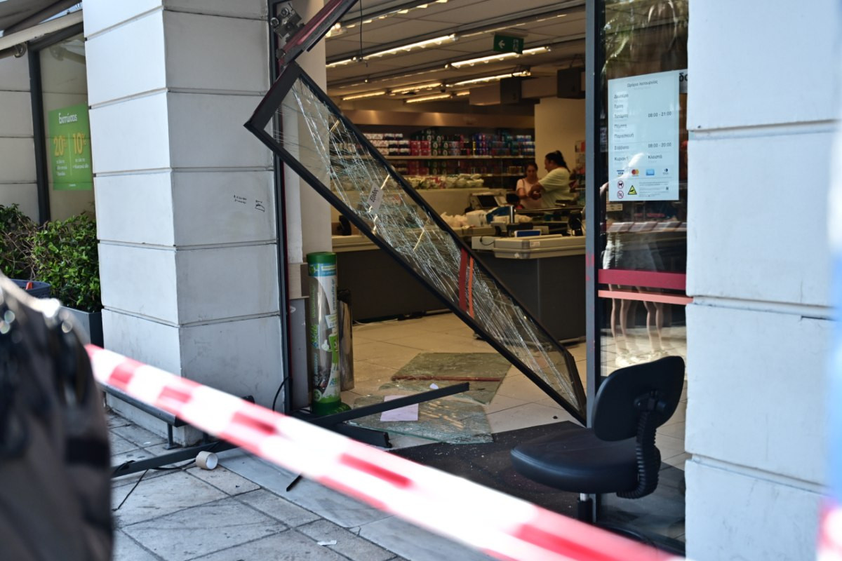 Νίκαια: Οι πρώτες μαρτυρίες – Πώς «μπούκαρε» το όχημα στο σούπερ μάρκετ