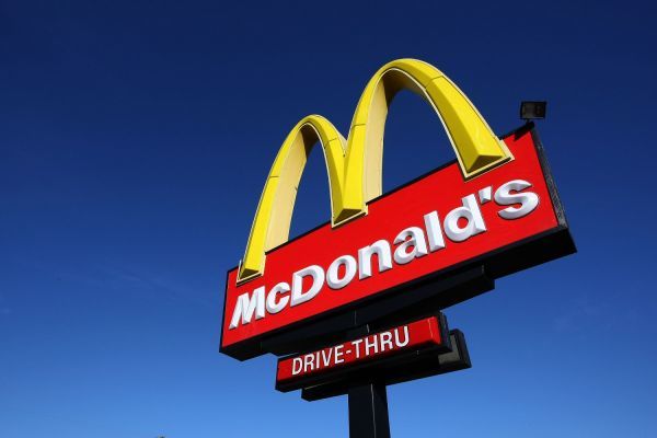Η McDonald’s γιορτάζει 25 χρόνια στην Ελλάδα επενδύοντας 11 εκατ.ευρώ