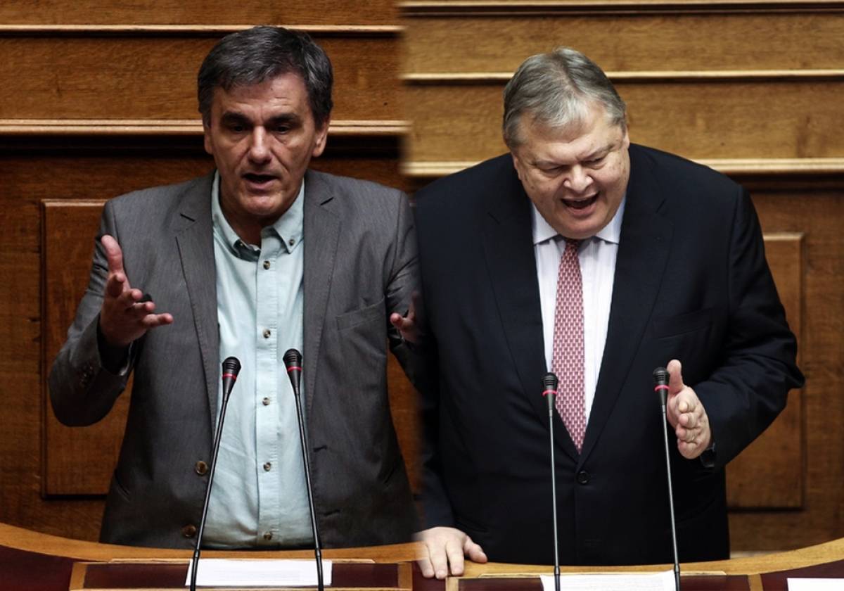 Βουλή: Αντιπαράθεση Τσακαλώτου - Βενιζέλου με φόντο την οικονομία