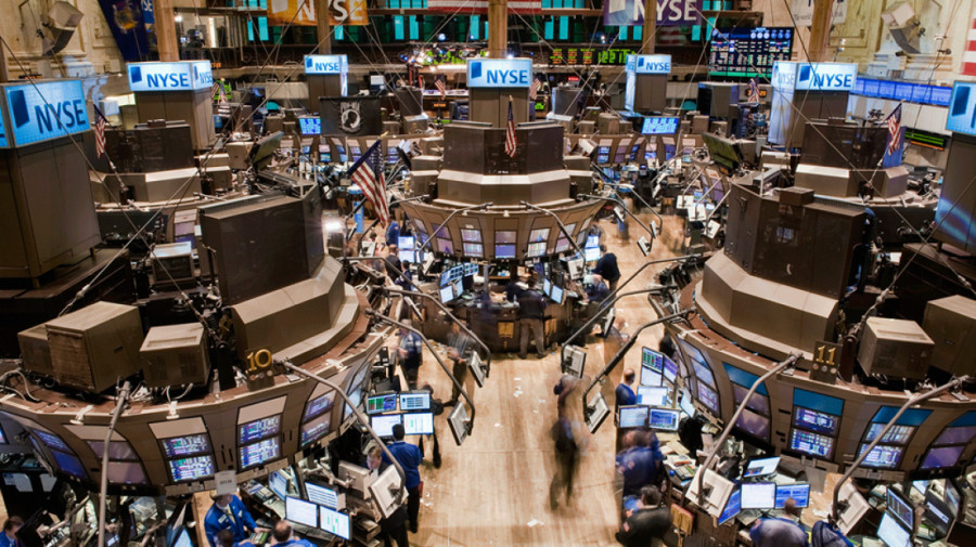 Απώλειες στη Wall Street-Οι επενδυτές αξιολογούν τα πρακτικά της Fed