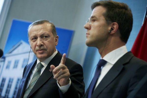 Νέα επίθεση Ερντογάν στους Ολλανδούς: Τους ξέρουμε από τη Σρεμπρένιτσα