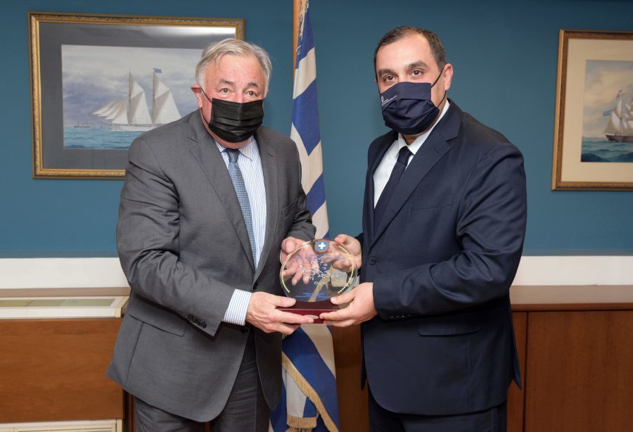 Συνάντηση Κατσαφάδου με τον πρόεδρο της Γαλλικής Γερουσίας-Στο επίκεντρο το μεταναστευτικό