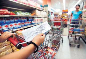H καταναλωτική δαπάνη αυξήθηκε κατά 15,3% στο β' τρίμηνο