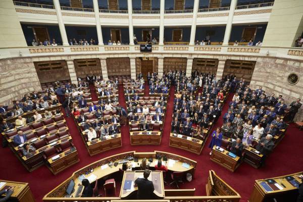 Πρόταση μομφής: Κορυφώνεται η «μάχη» με τις τοποθετήσεις των πολιτικών αρχηγών