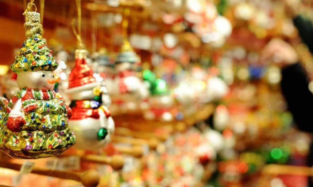 Εορταστικό ωράριο καταστημάτων: Τρεις Κυριακές ανοικτά τα μαγαζιά