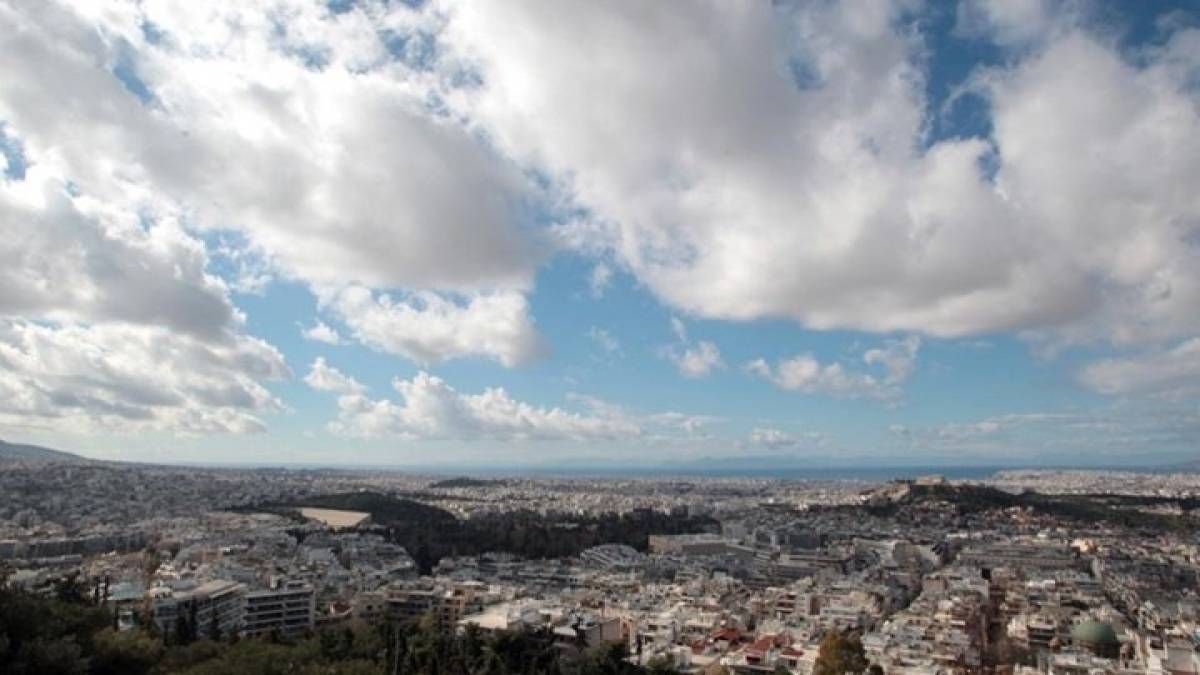 Νεφώσεις και σποραδικές βροχές που βαθμιαία εξασθενούν