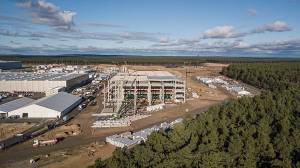 Tesla: Ένα «βήμα» πριν ξεκινήσει την παραγωγή στη Γερμανία