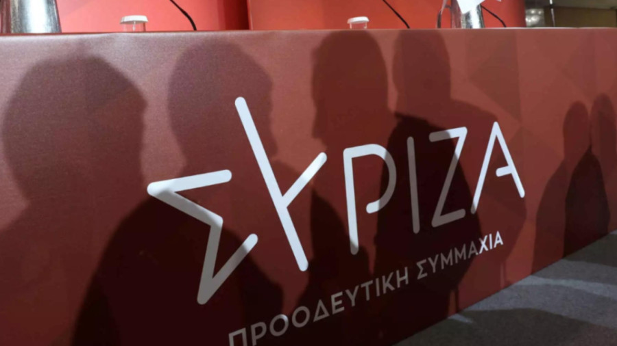 Η πρόσοψη του ερειπίου της Κουμουνδούρου και η εκ βάθρων διάλυση ενός κόμματος
