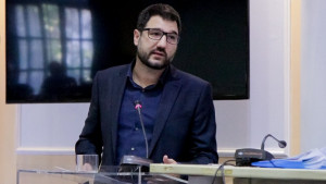 ΣΥΡΙΖΑ: Οργή για υπόνοιες Μητσοτάκη για τις βόμβες στον Real