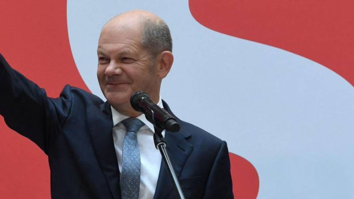 Σολτς: Ξεκινά συνομιλίες για κυβέρνηση με Πράσινους και FDP