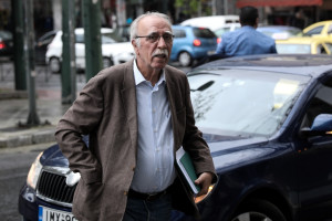 Προπηλάκισαν τον Δημήτρη Βίτσα σε συγκέντρωση στο Ίλιον