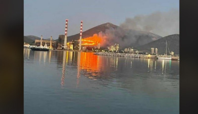 Μεγάλη φωτιά στο Αλιβέρι, κοντά στο εργοστάσιο της ΑΓΕΤ