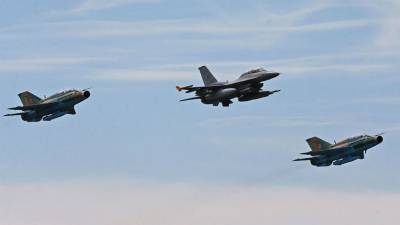 Νέες παραβιάσεις και εικονικές αερομαχίες πάνω από το Αιγαίο