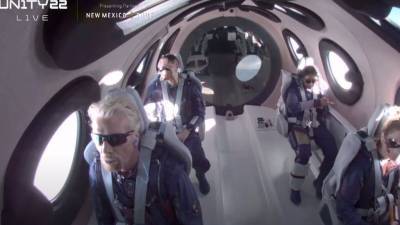 Ιστορική στιγμή: Η πρώτη επιβατική πτήση στο διάστημα (video)