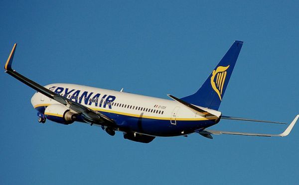 Ryanair: Μειώνει τους διεθνείς ναύλους προς Ελλάδα κατά 30%